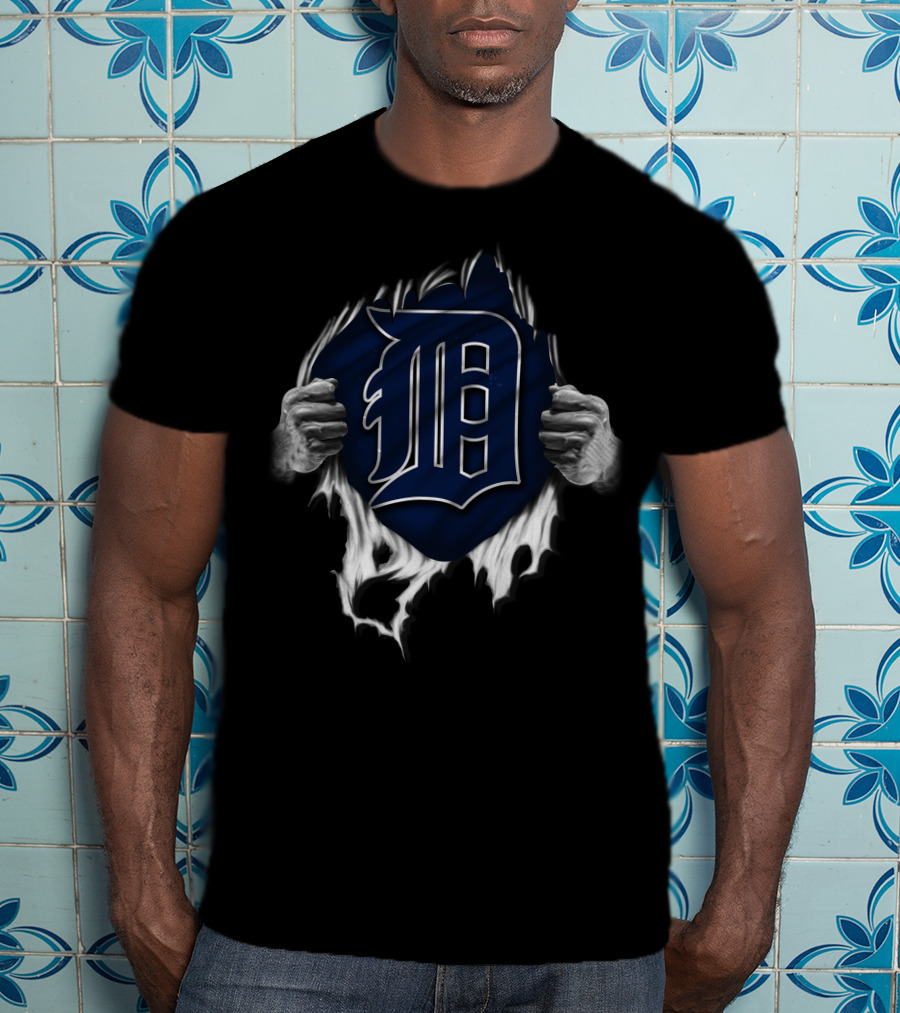 Detroit Tigers Logo Torn Background T-Shirt