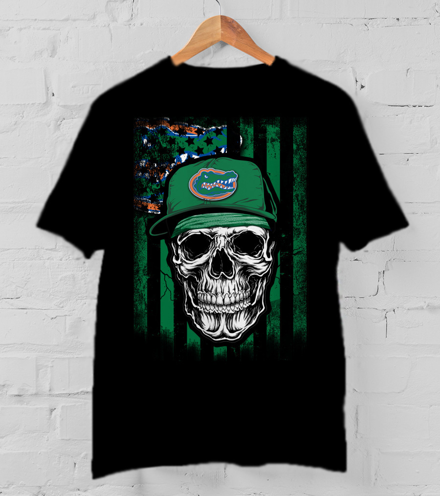 Skull With Florida Gators Hat On Grunge American Flag Background T-Shirt