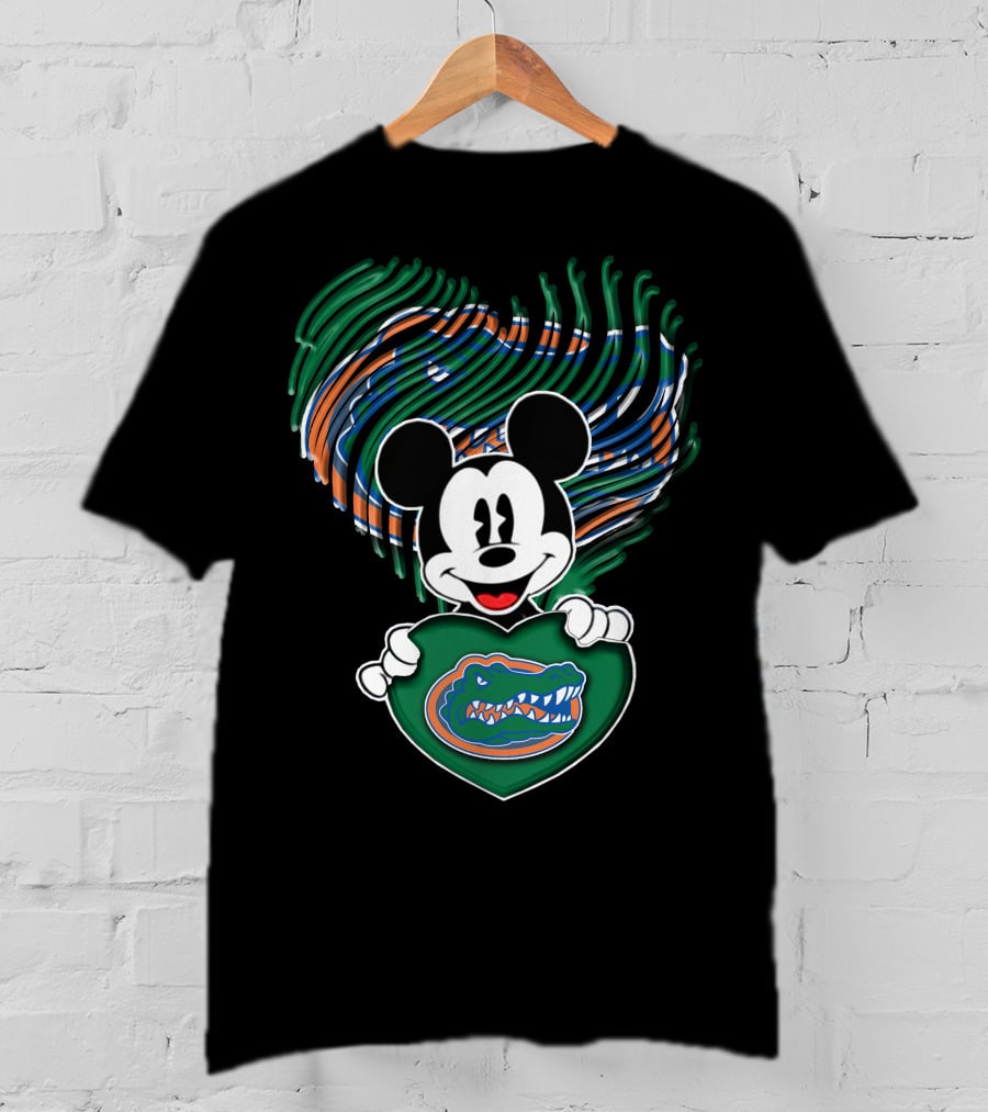 Mickey Mouse Holding Heart With Florida Gators T-Shirt