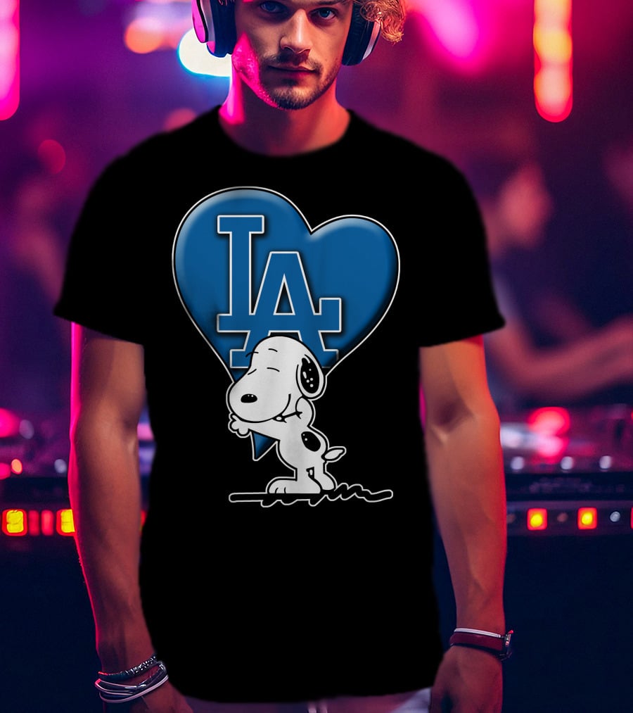 Snoopy Hugging La Dodgers Heart Snp V1 Los Angeles Dodgers T-Shirt