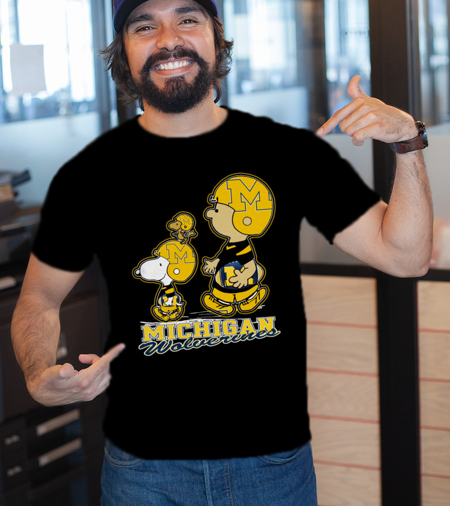 Snpfootball Michigan Wolverines Peanuts Characters Charlie Brown Snoopy Woodstock T-Shirt