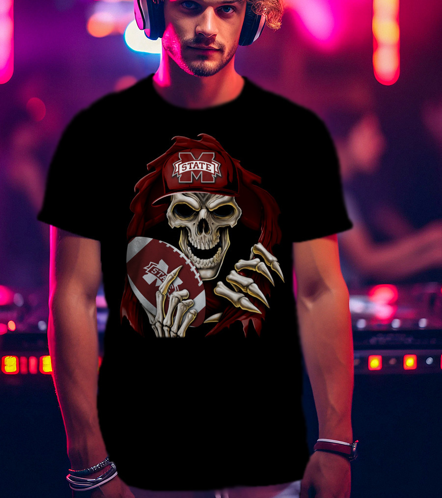 Skullbong Mississippi State Bulldogs Skeleton Holding Football T-Shirt