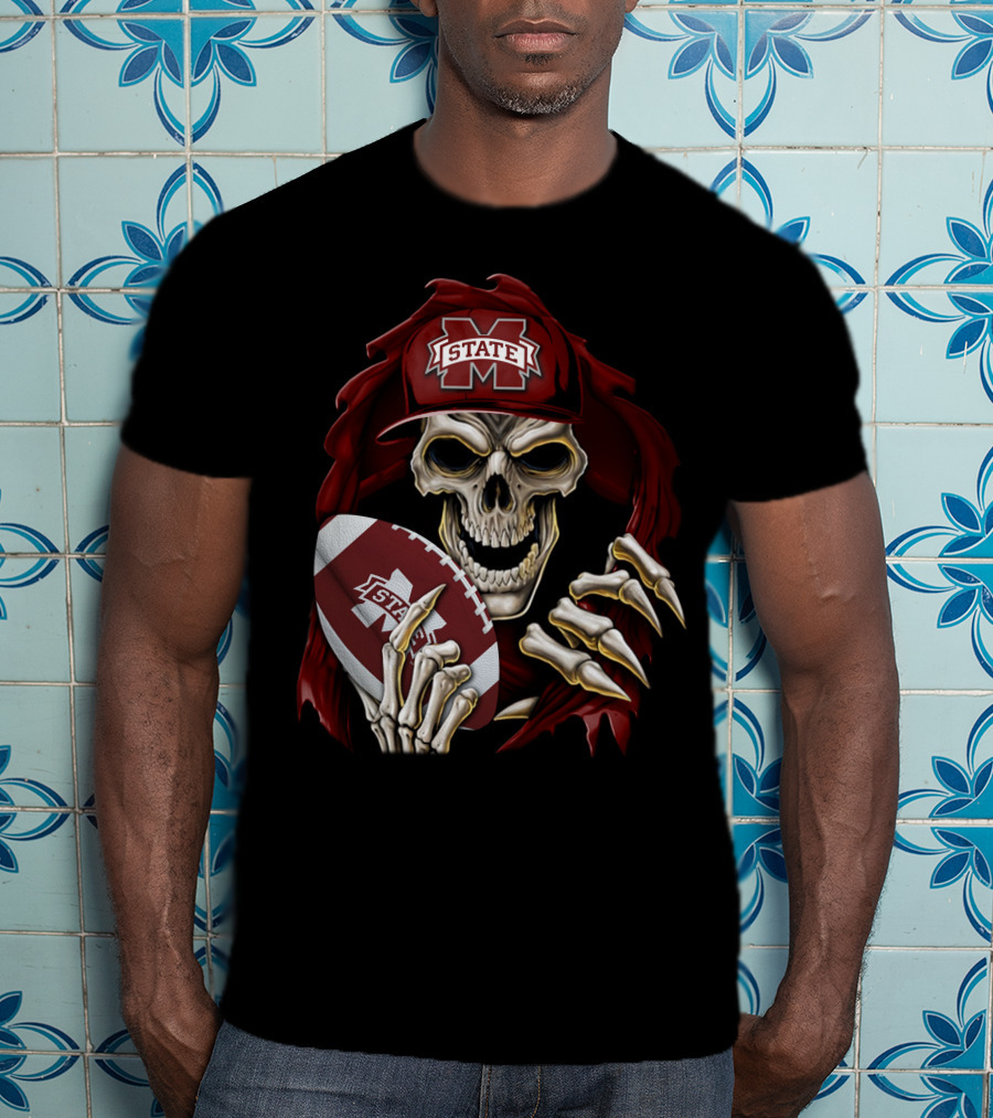 Skullbong Mississippi State Bulldogs Skeleton Holding Football T-Shirt