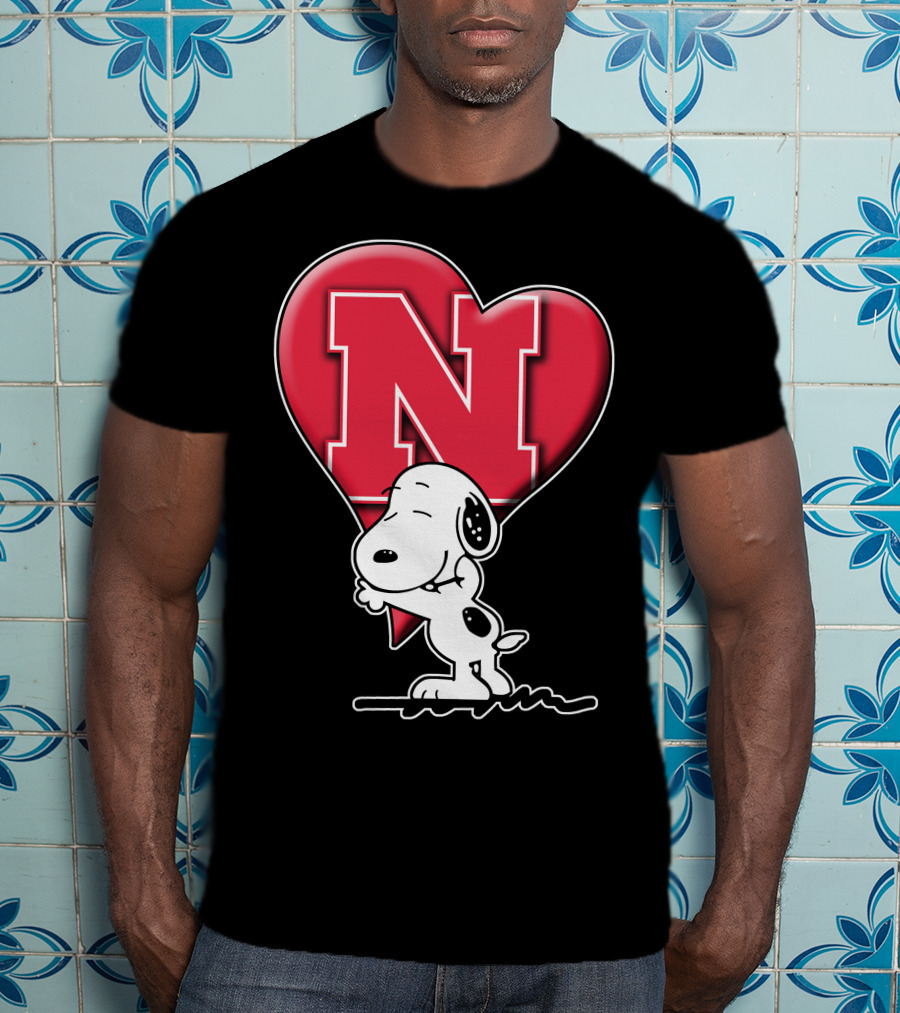 Snp V1 Nebraska Cornhuskers Snoopy Hugging Red Heart N T-Shirt