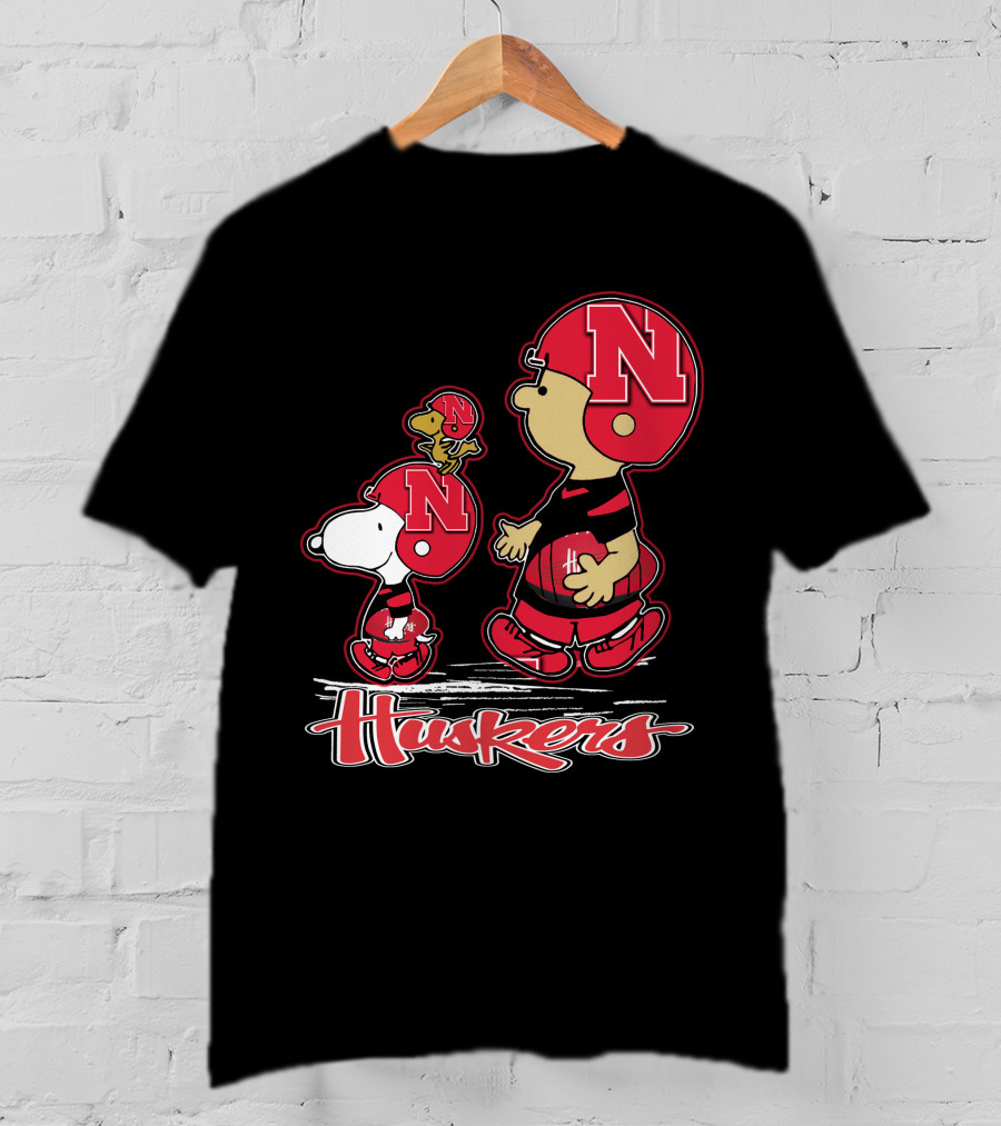Snpfootball Nebraska Cornhuskers Huskers Charlie Brown Snoopy Woodstock Football Helmets T-Shirt