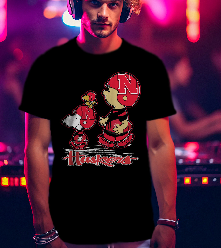 Snpfootball Nebraska Cornhuskers Huskers Charlie Brown Snoopy Woodstock Football Helmets T-Shirt