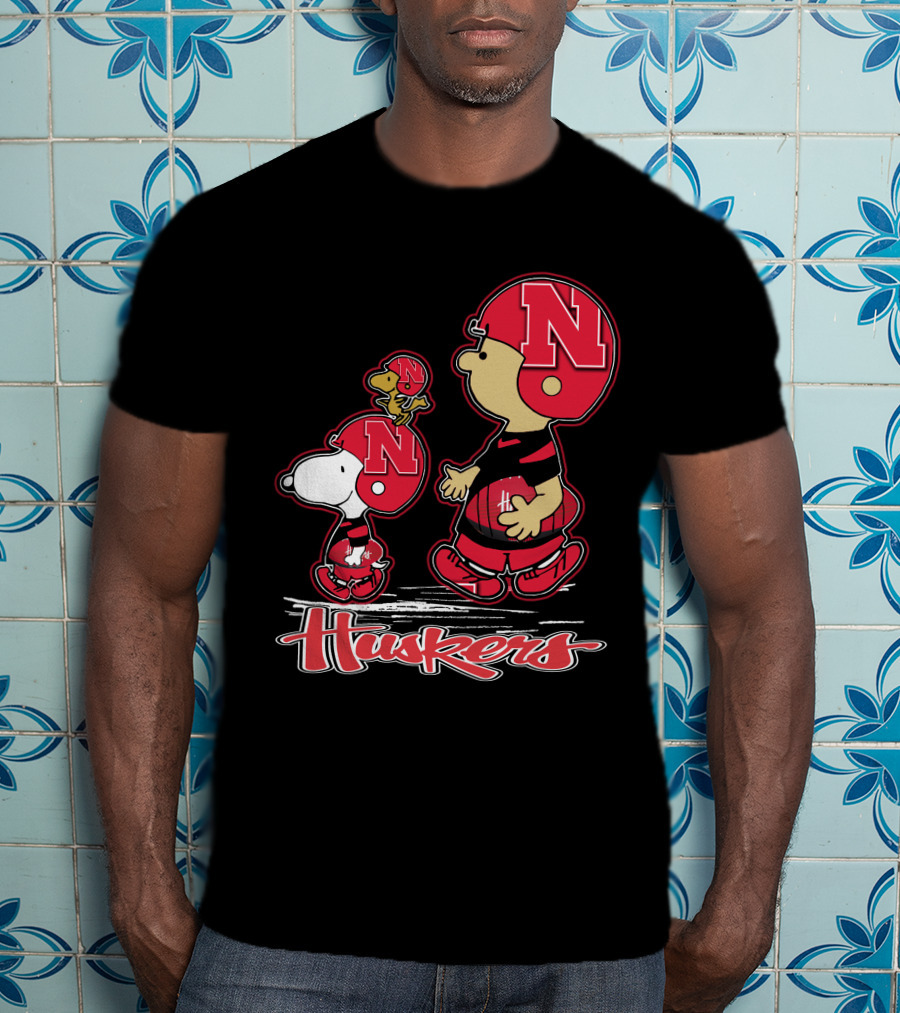 Snpfootball Nebraska Cornhuskers Huskers Charlie Brown Snoopy Woodstock Football Helmets T-Shirt