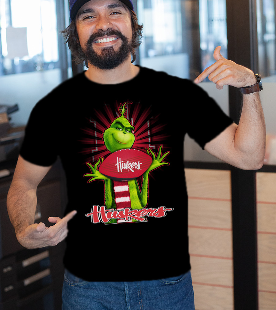 Grinch Holding Huskers Football Nebraska Cornhuskers T-Shirt