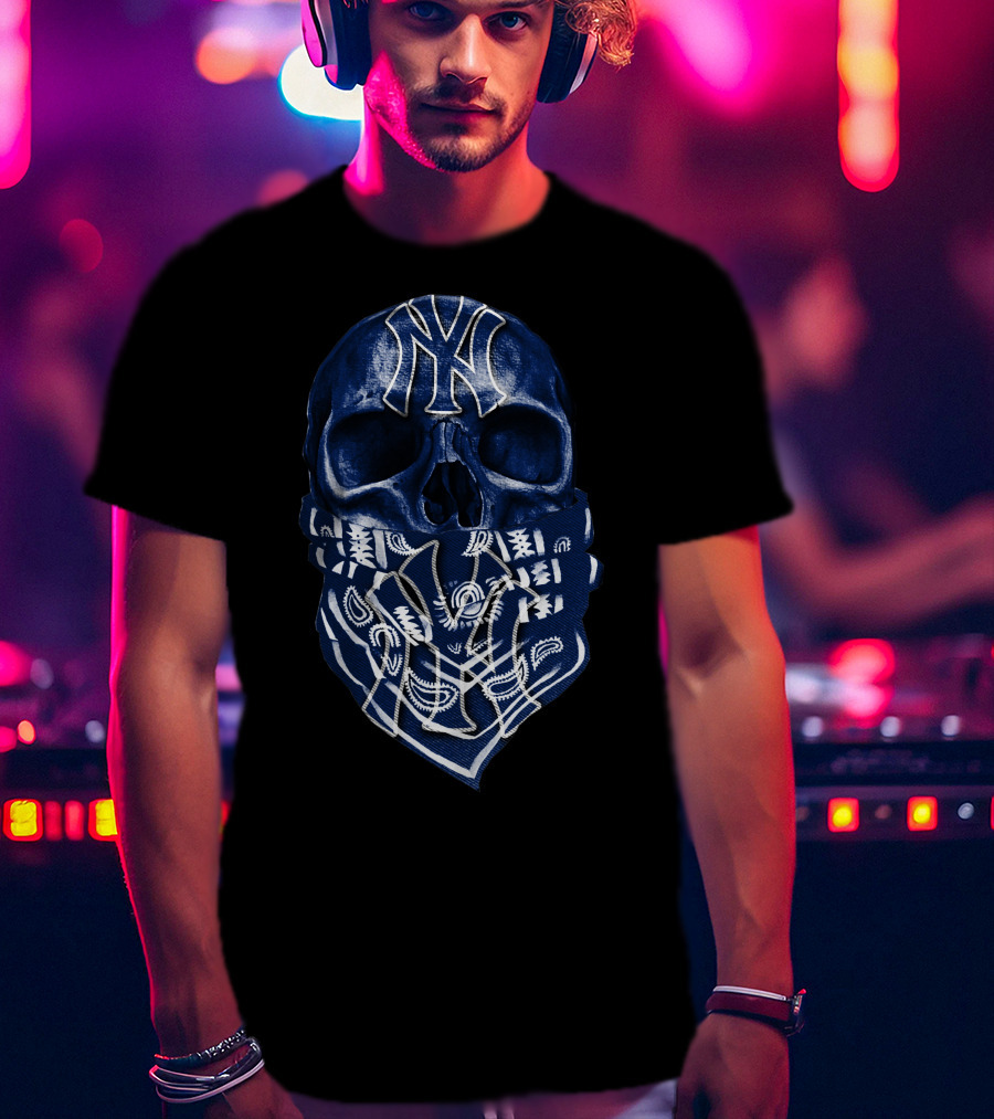 Skull With Bandana New York Yankees T-Shirt