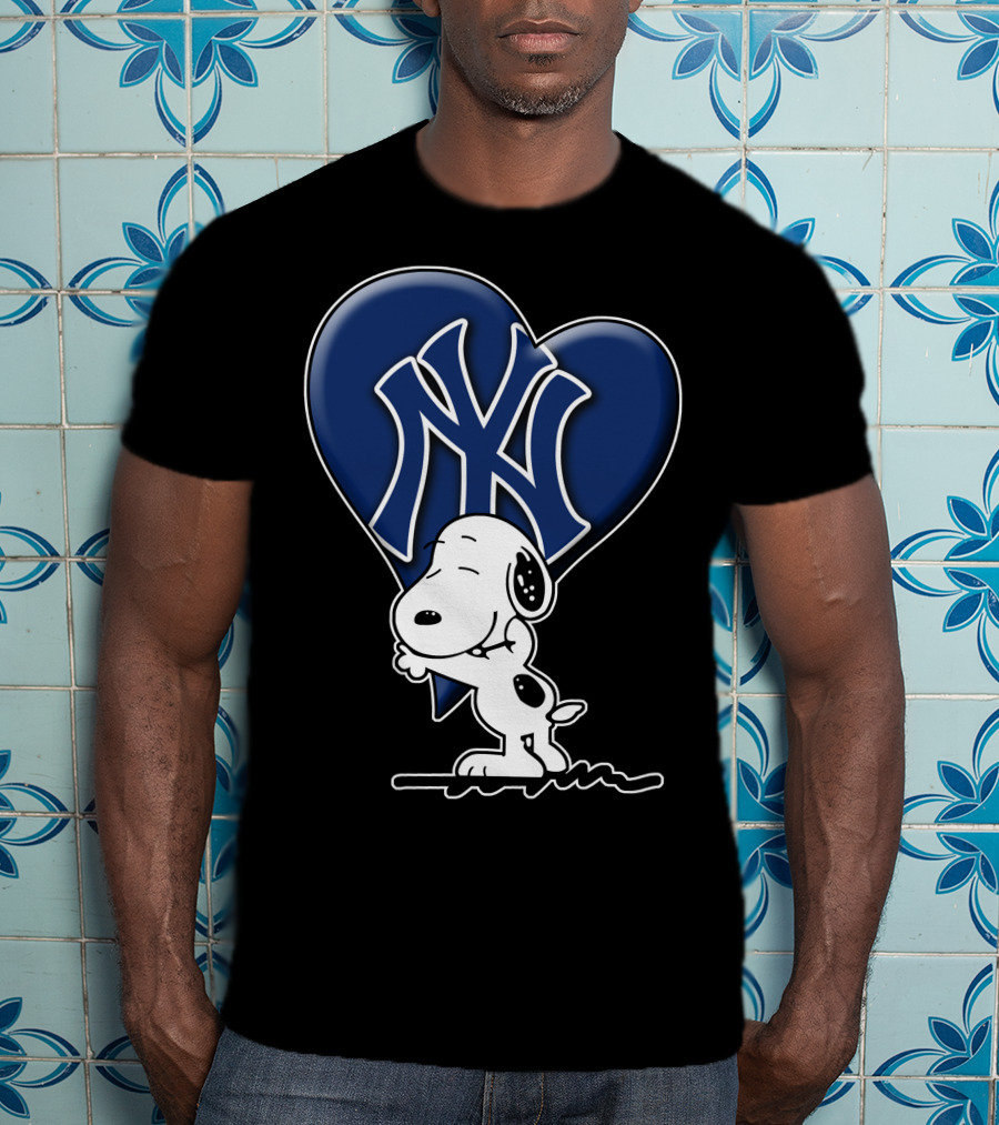 Snoopy Hugging Heart New York Yankees T-Shirt