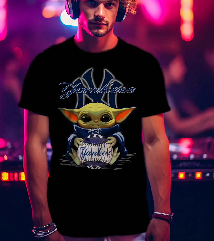 Yankees Baby Yoda Holding New York Yankees Baseball T-Shirt