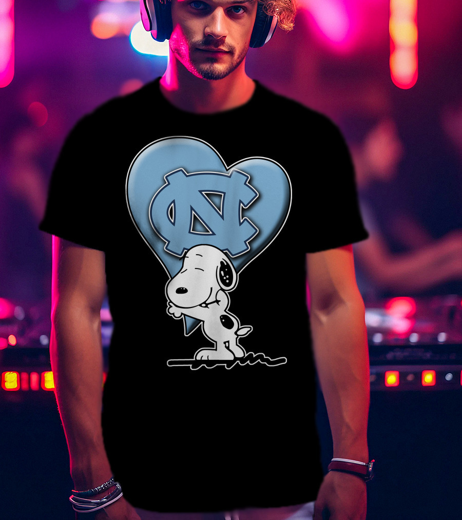 Snoopy Hugging North Carolina Tar Heels Logo Heart T-Shirt