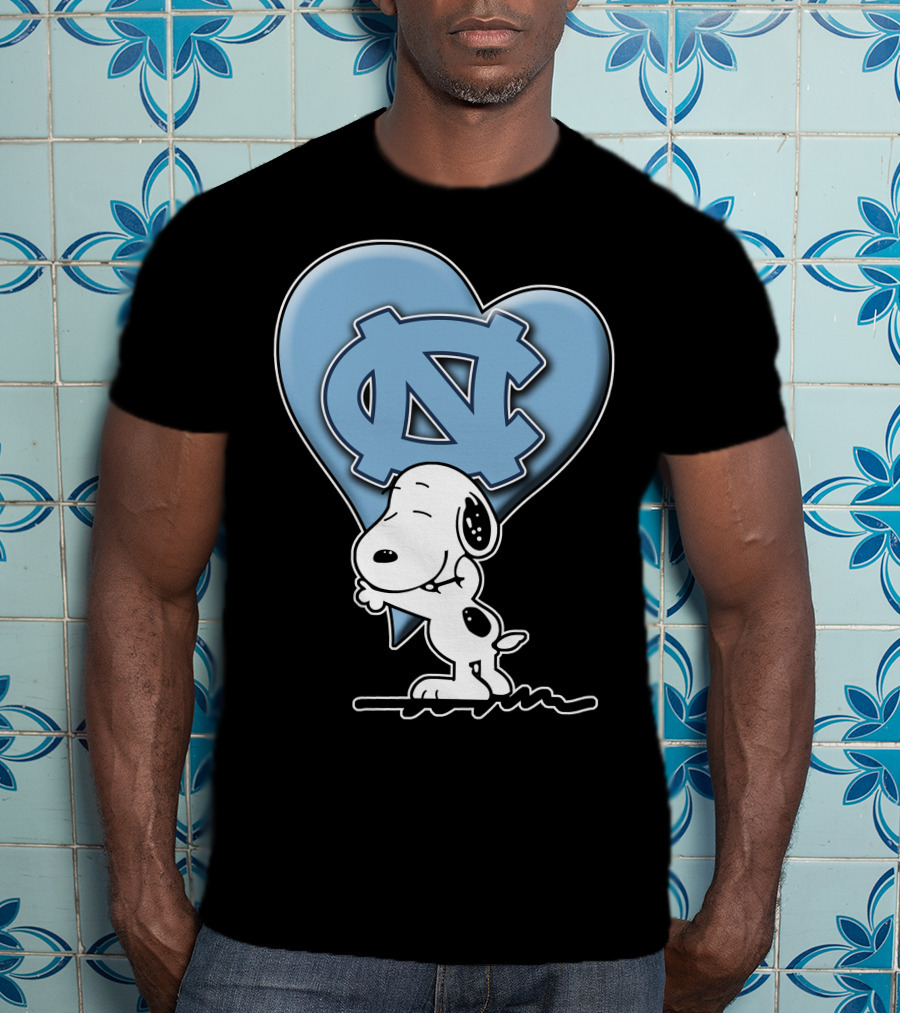 Snoopy Hugging North Carolina Tar Heels Logo Heart T-Shirt