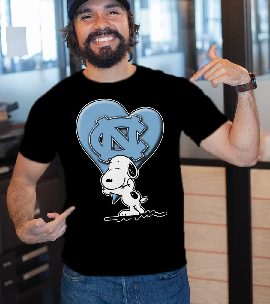 Snoopy Hugging North Carolina Tar Heels Logo Heart T-Shirt