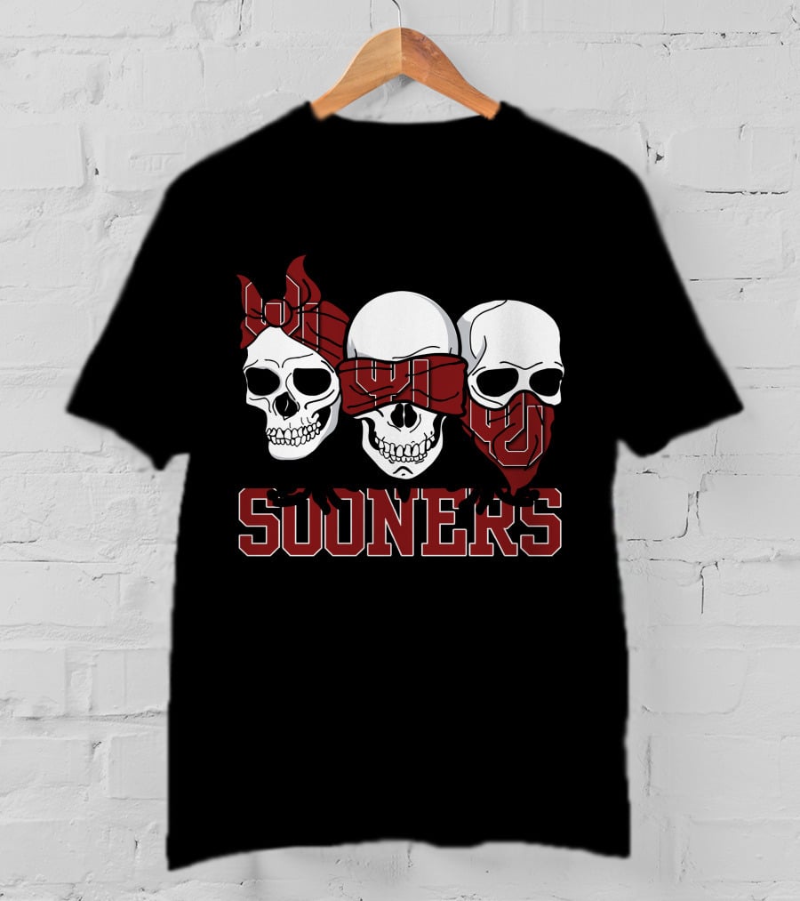 Sooners Three Skulls Bandanas T-Shirt