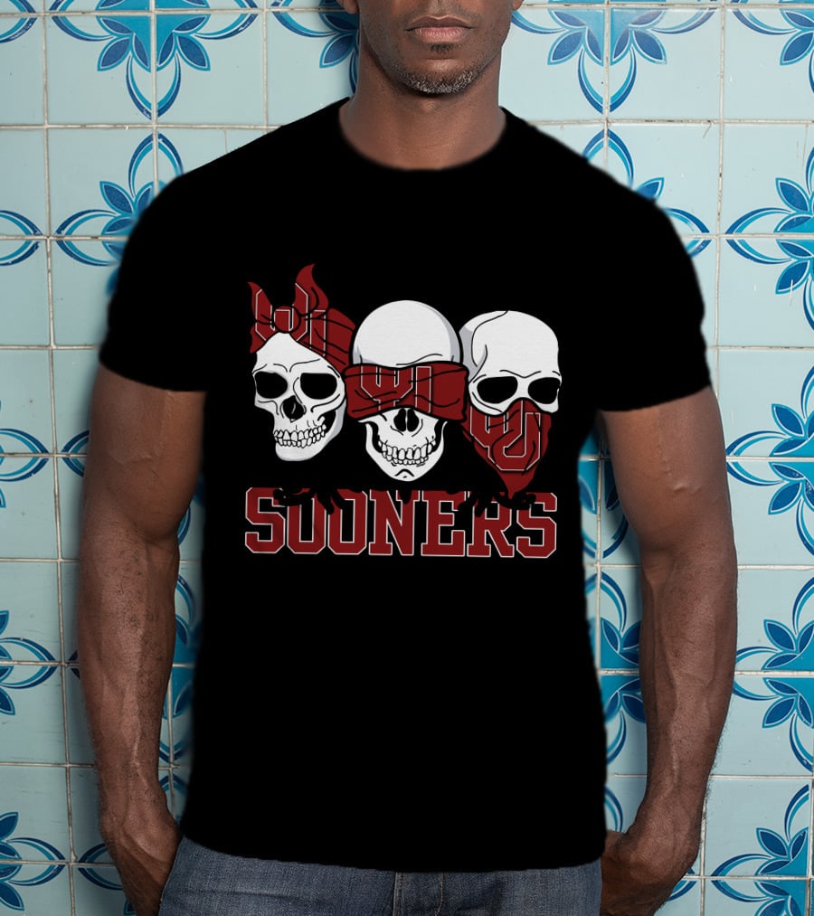 Sooners Three Skulls Bandanas T-Shirt