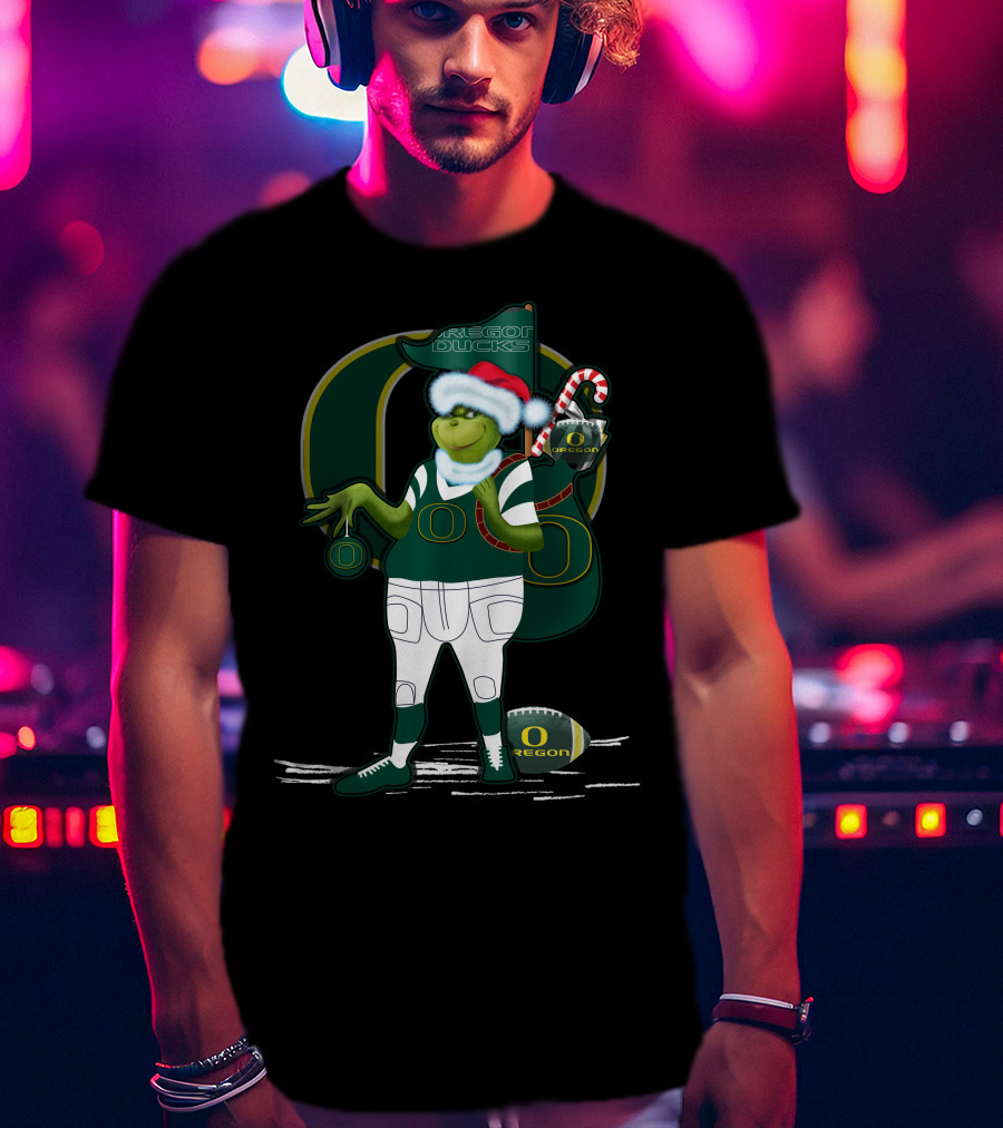 Oregon Ducks Grinch Santa With Candy Cane And Football T-Shirt