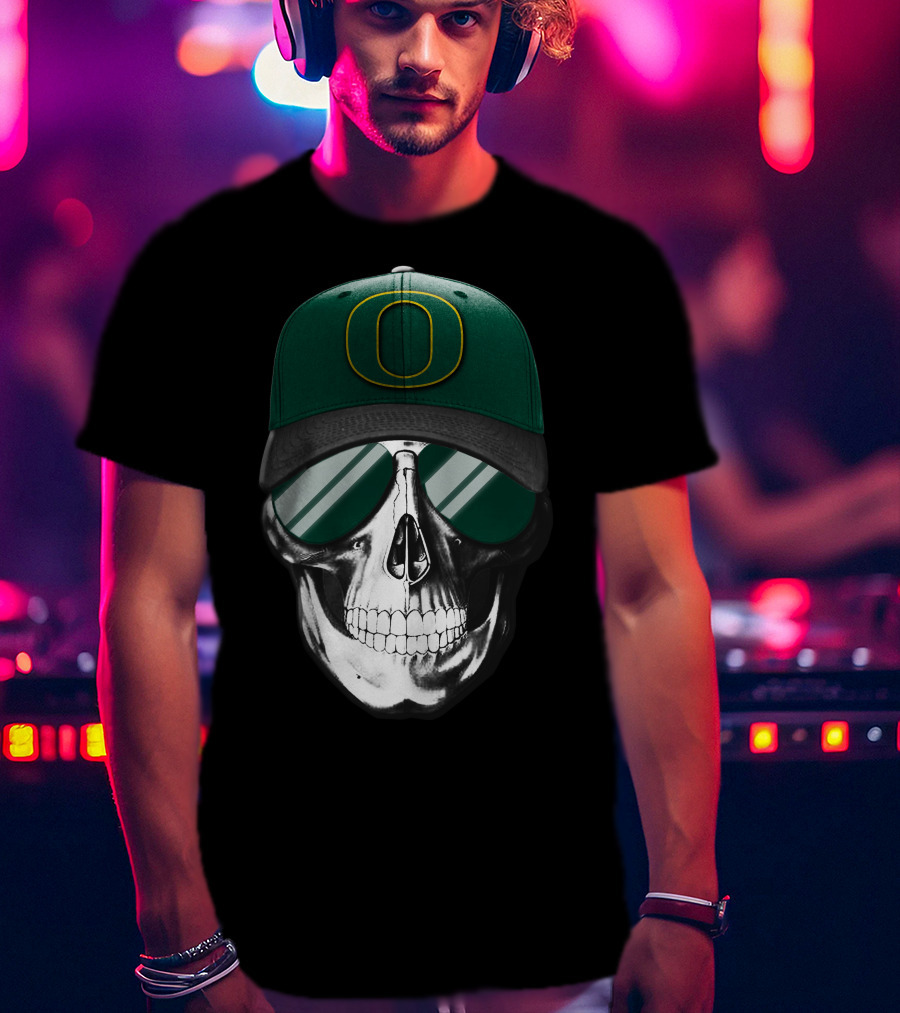 Oregon Ducks Skull With Green Hat And Reflective Glasses T-Shirt