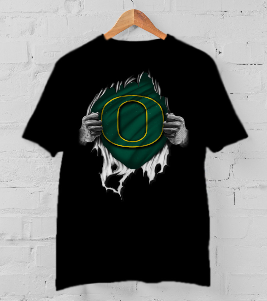 Oregon Ducks Torn Rip Look With Iconic O T-Shirt