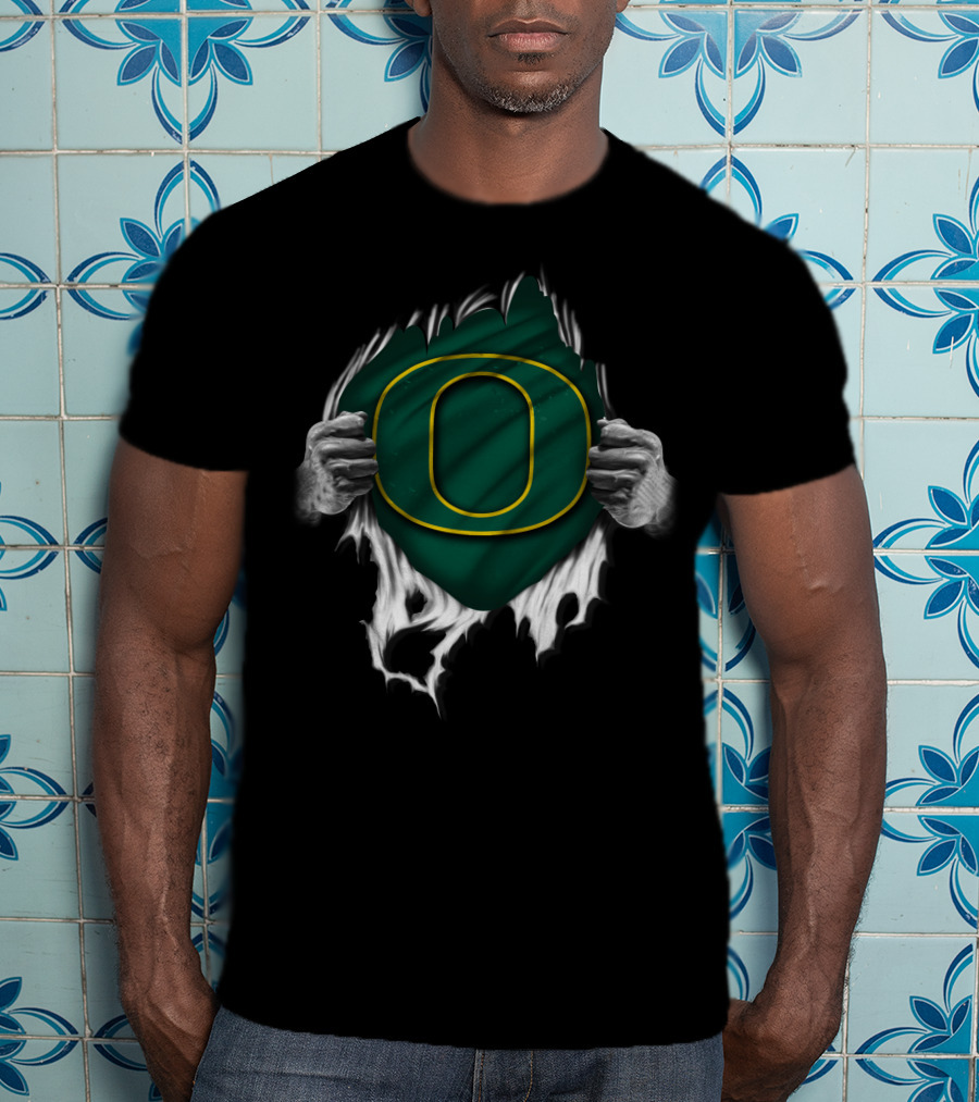 Oregon Ducks Torn Rip Look With Iconic O T-Shirt