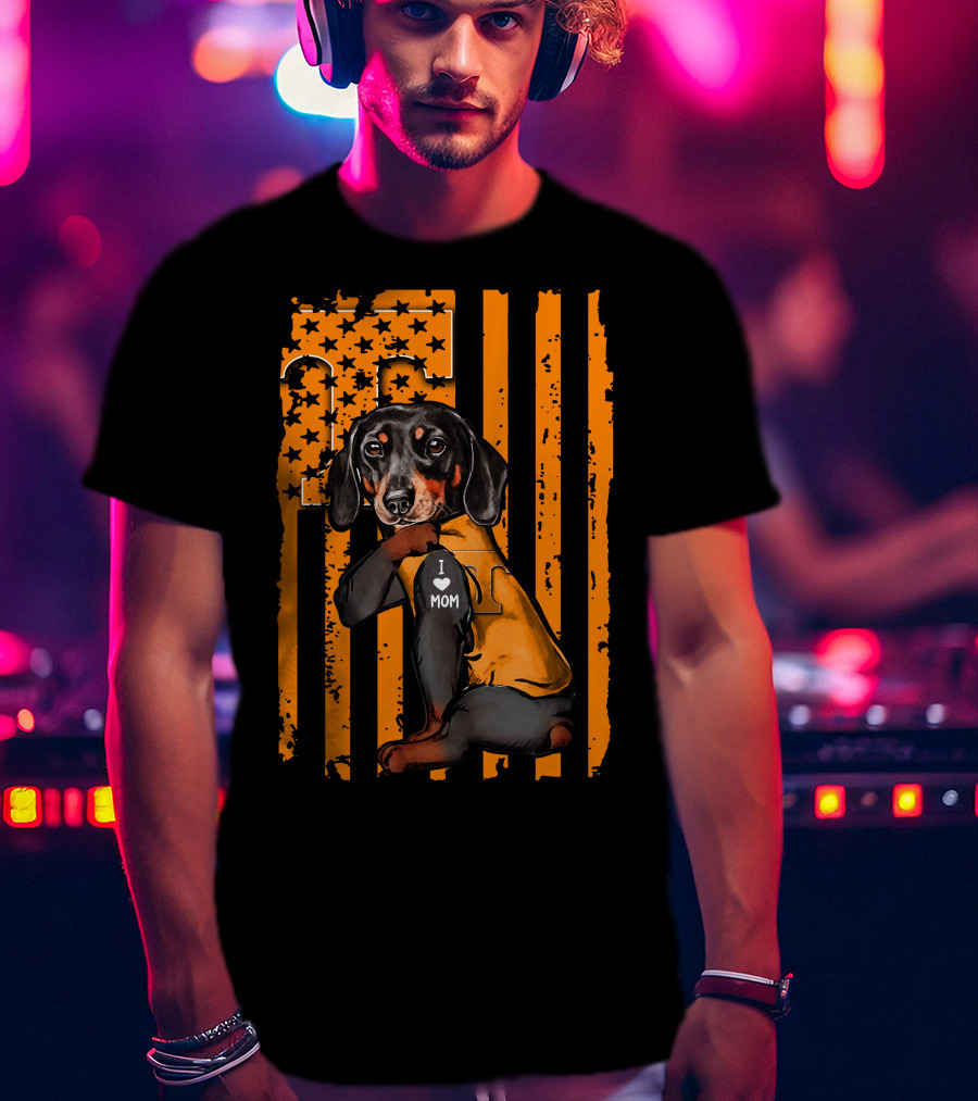 Dachshund In Tennessee Volunteers Gear With I Love Mom Message T-Shirt