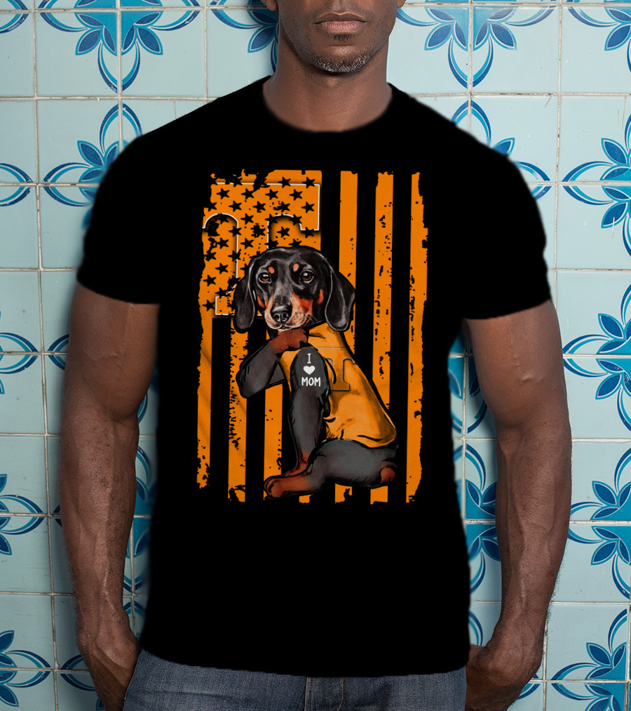 Dachshund In Tennessee Volunteers Gear With I Love Mom Message T-Shirt