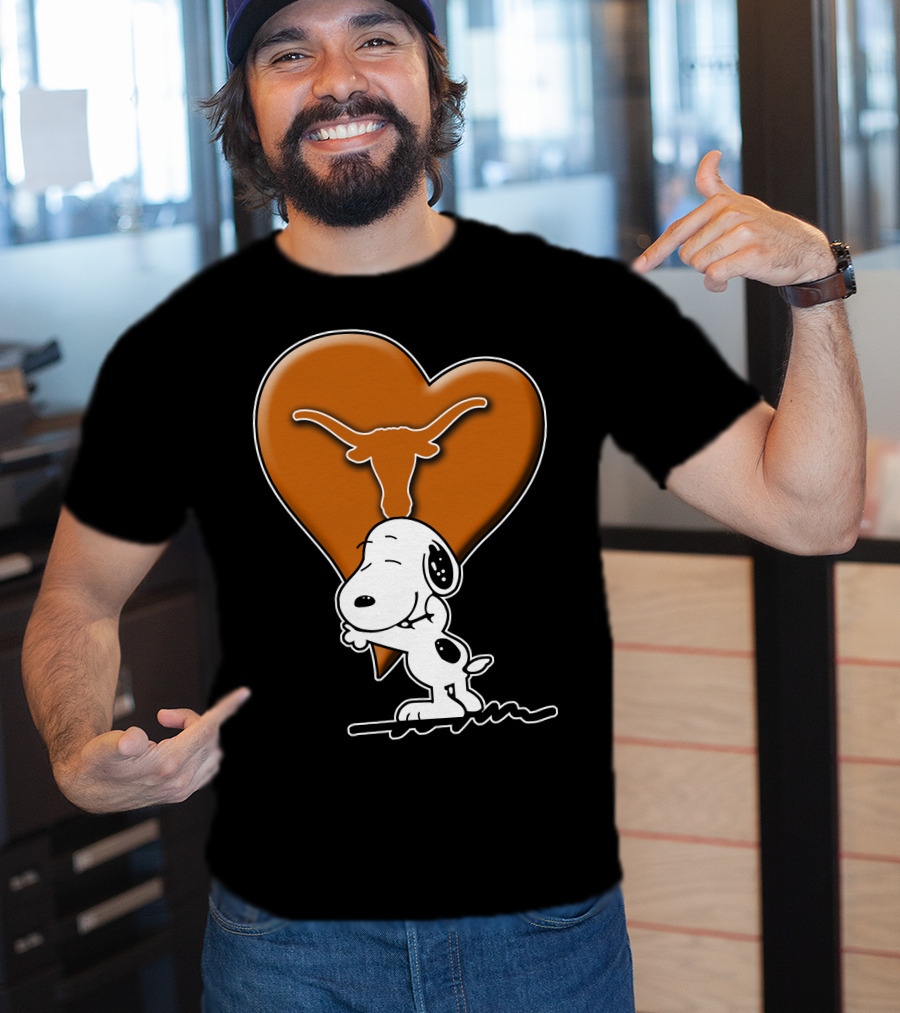 Snoopy Love Texas Longhorns Heart Snoopy Hug T-Shirt