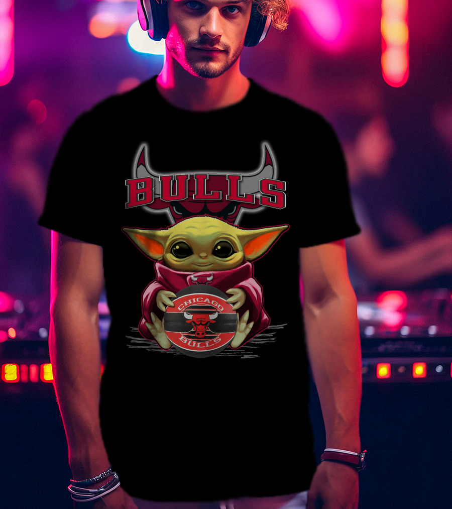 Yoda Chicago Bulls Baby Holding Basketball With Bulls T-Shirt