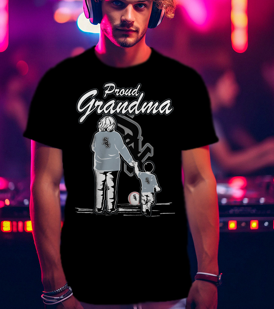 Proud Grandma Chicago White Sox T-Shirt