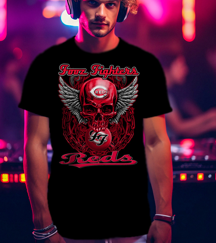 Fooz Fighters Reds Skull With Wings And Chains T-Shirt