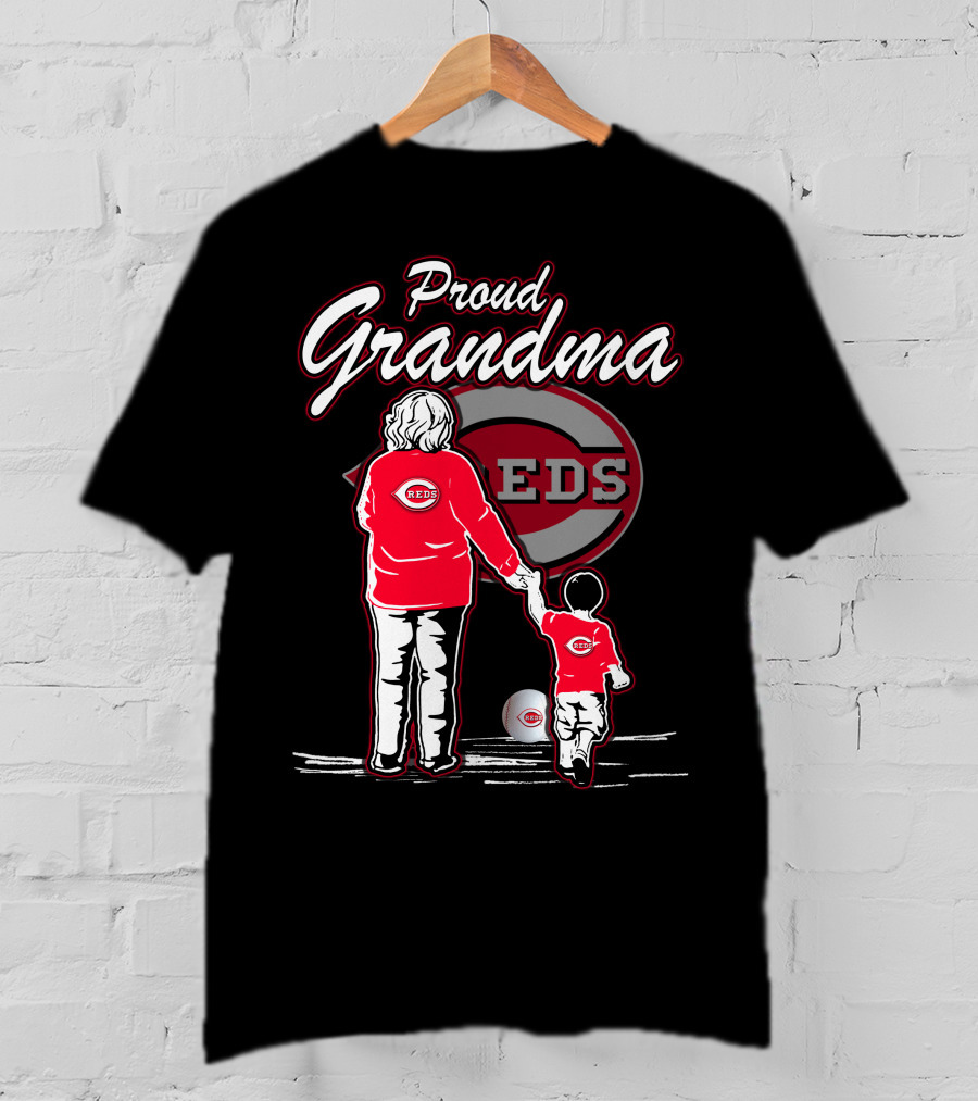 Proud Grandma Cincinnati Reds Family Baseball Fans T-Shirt