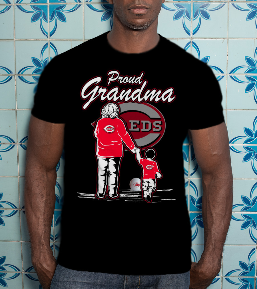 Proud Grandma Cincinnati Reds Family Baseball Fans T-Shirt