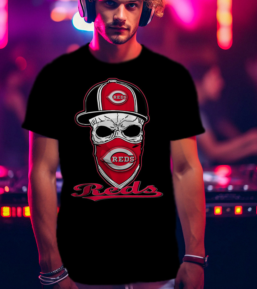 Reds Skull Hat Cincinnati Reds T-Shirt