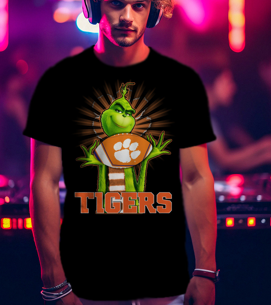 Grinch Holding Clemson Tigers Football T-Shirt