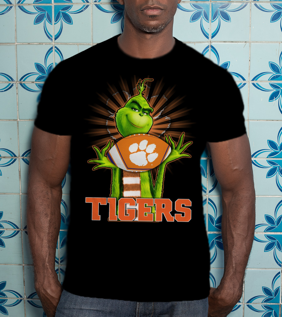 Grinch Holding Clemson Tigers Football T-Shirt
