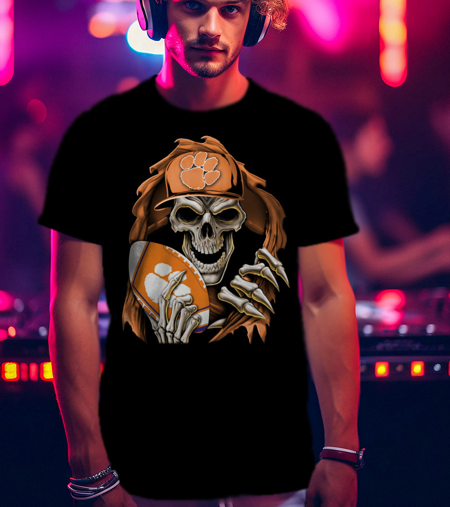 Skullbong Clemson Tigers Skeleton In Hat Holding Football T-Shirt