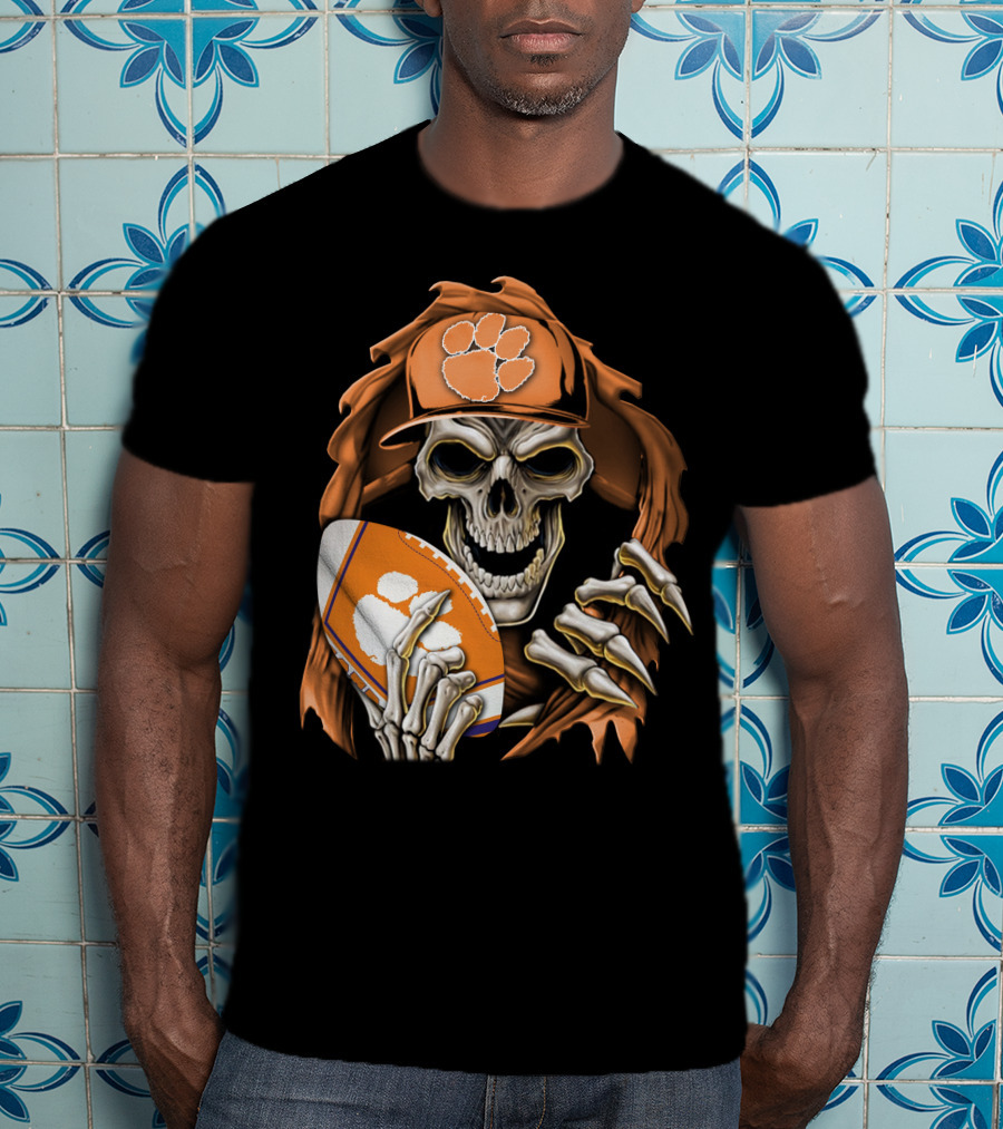 Skullbong Clemson Tigers Skeleton In Hat Holding Football T-Shirt