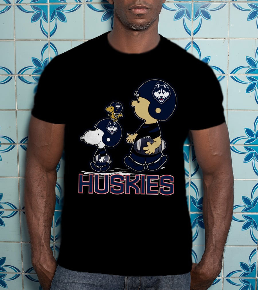 Snpfootball Connecticut Huskies Peanuts Characters In Football Helmets T-Shirt