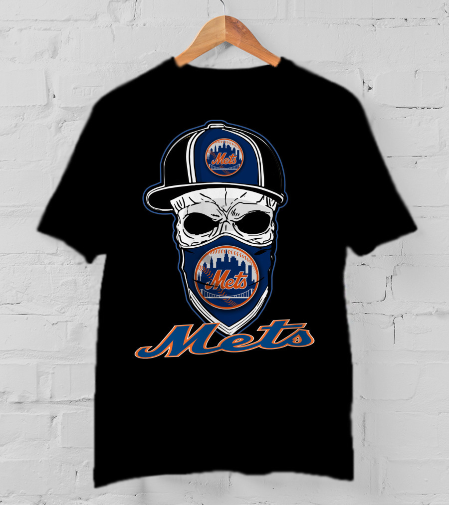 Skull Mets Hat With New York Mets T-Shirt
