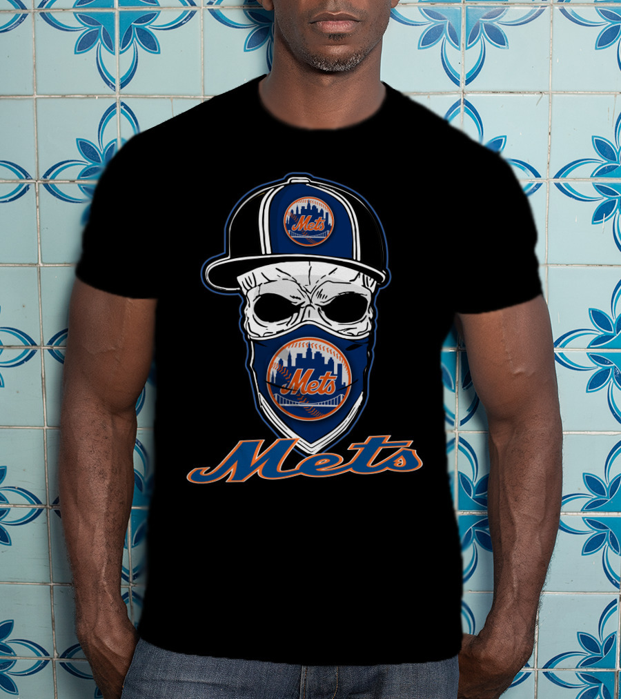 Skull Mets Hat With New York Mets T-Shirt