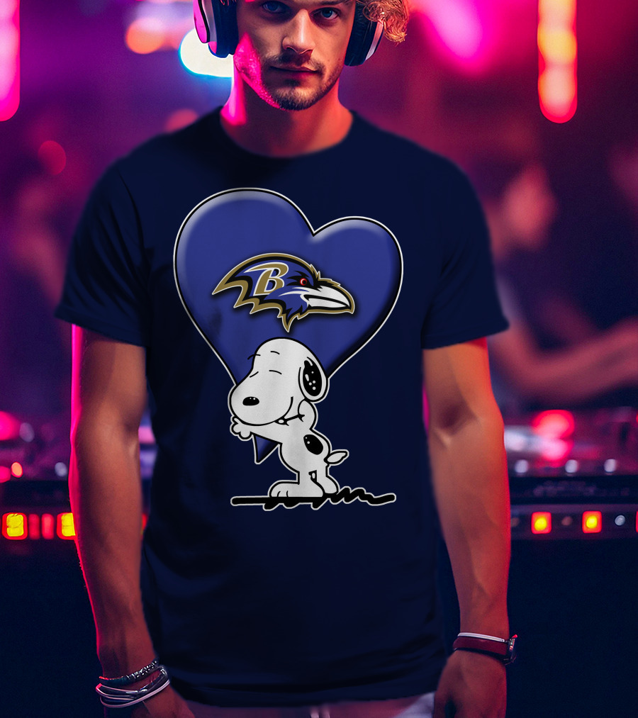 Snp V1 Baltimore Ravens Heart And Snoopy Hug T-Shirt