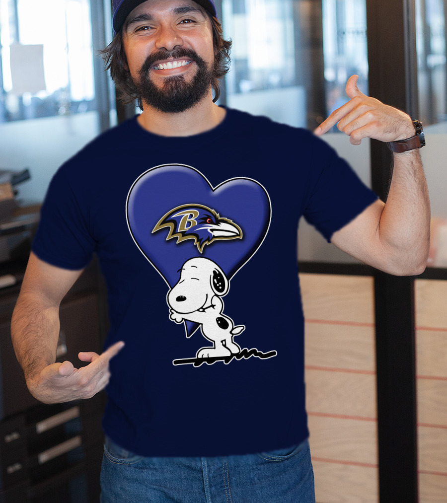 Snp V1 Baltimore Ravens Heart And Snoopy Hug T-Shirt