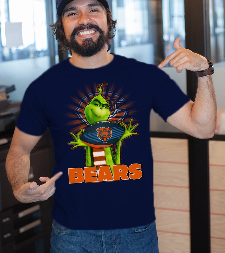 Grinch Holding Chicago Bears Football BEARS T-Shirt