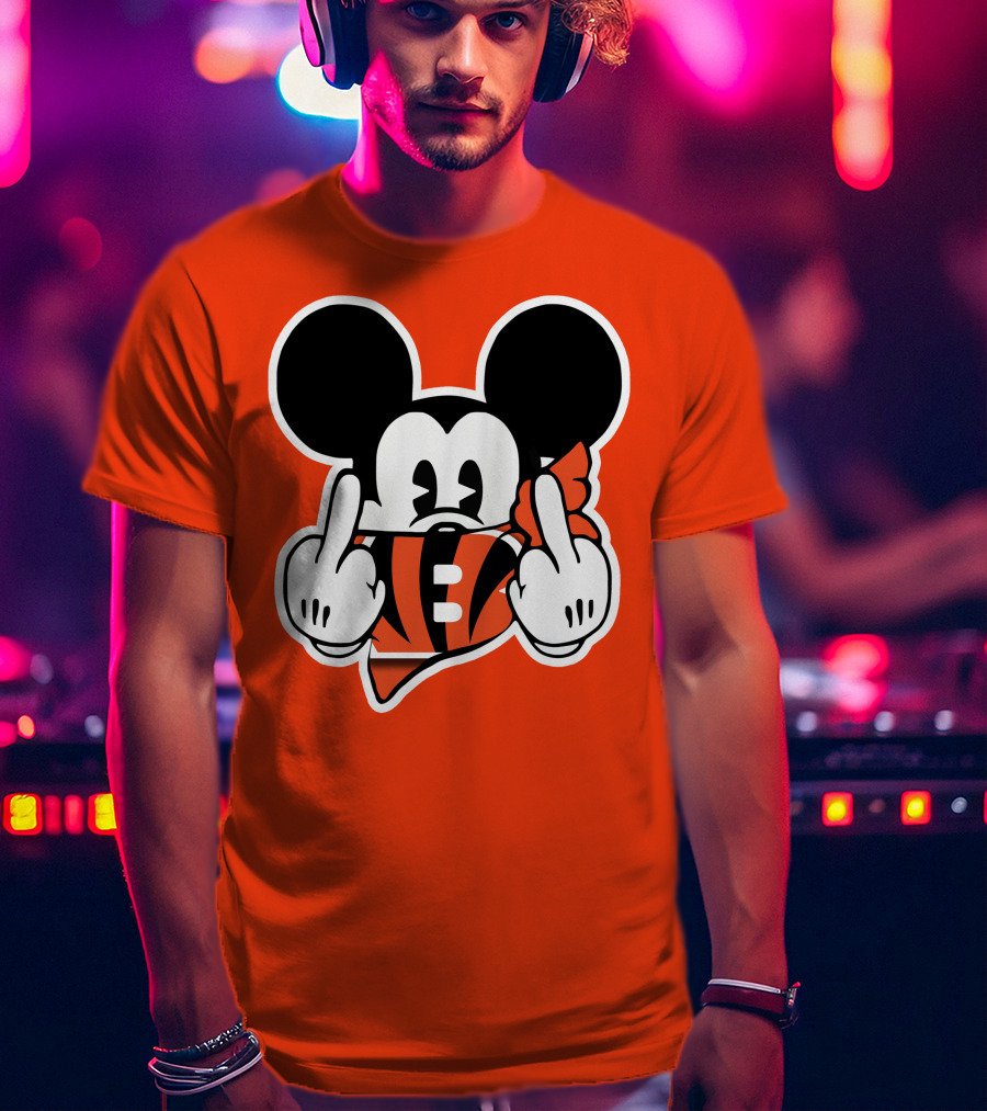 Cincinnati Bengals 29 Mickey Mouse Football Fan Gesture T-Shirt