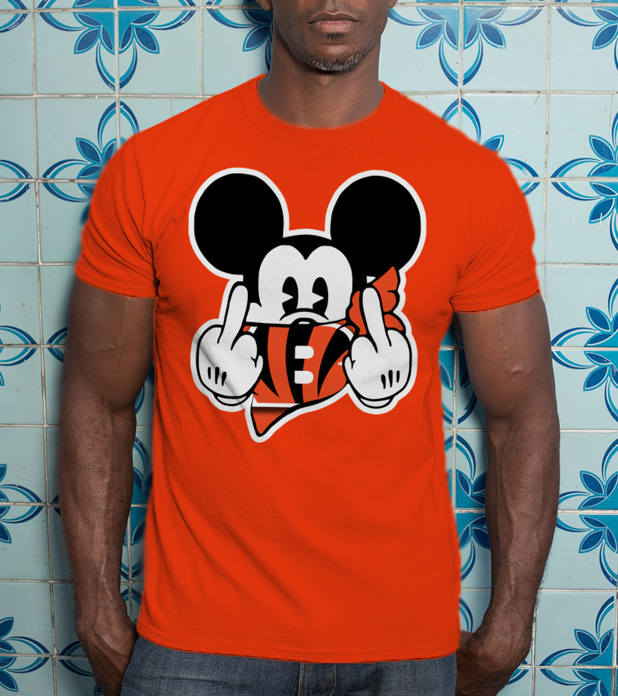 Cincinnati Bengals 29 Mickey Mouse Football Fan Gesture T-Shirt