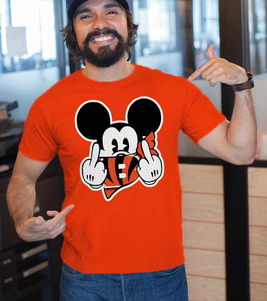 Cincinnati Bengals 29 Mickey Mouse Football Fan Gesture T-Shirt