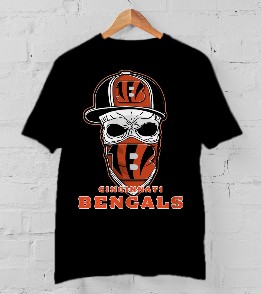CINCINNATI BENGALS Skull Wearing Logo Hat And Bandana T-Shirt