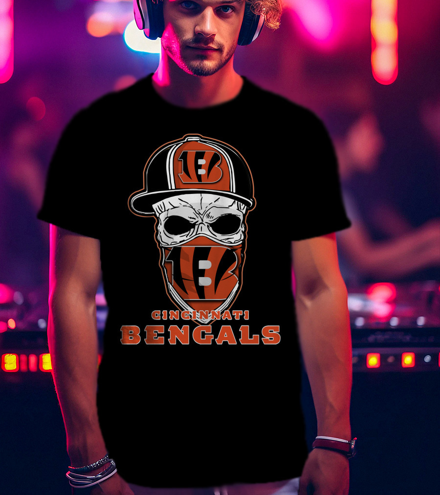 CINCINNATI BENGALS Skull Wearing Logo Hat And Bandana T-Shirt
