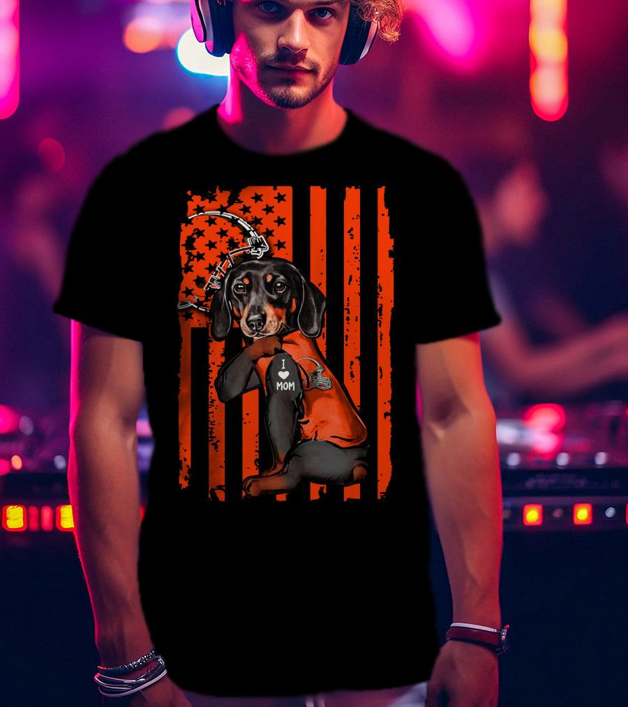 CLEVELAND BROWNS Dachshund I Love Mom Football Fan Flag T-Shirt