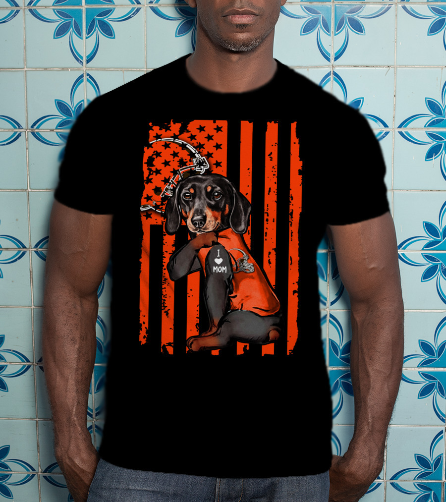 CLEVELAND BROWNS Dachshund I Love Mom Football Fan Flag T-Shirt